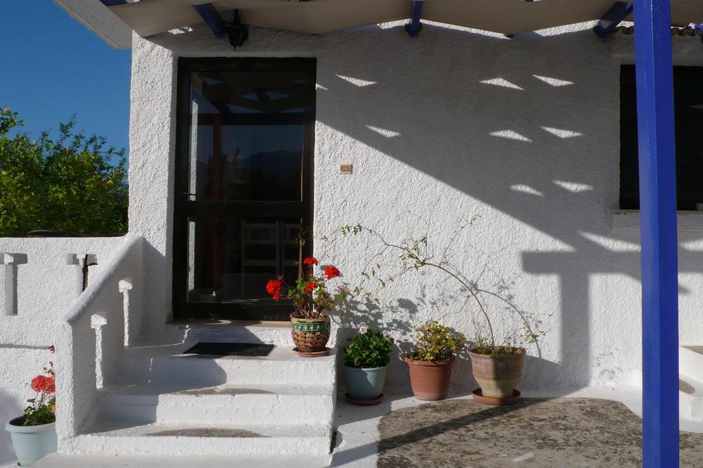 Apartmán Stefanos Garden Arménoi Pokoj fotografie